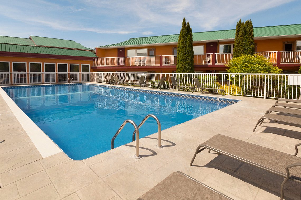Pool view room